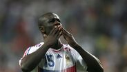 Lilian Thuram (pai) - Mais de 600 jogos na carreira - 672 para sermos mais precisos -, campeão do Mundo em 1998, vice-campeão do Mundo em 2006, campeão europeu em 2000 e mais uns quantos troféus conquistados pelos clubes que representou pelo Mundo fora. Lilian Thuram foi um dos maiores jogadores franceses da sua geração, com 140 internacionalizações pela seleção francesa. Monaco, Parma, Juventus e Barcelona tiveram o privilégio de contar com este defesa-central nas suas equipas.