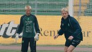 Peter Schmeichel (pai) - Uma das figuras do futebol dinamarquês, com passagens pelo Bröndby, Manchester United, Sporting, Aston Villa e Manchester City, clubes que o deixaram com um palmarés invejável: uma Liga dos Campeões e uma Supertaça Europeia, ao serviço dos red devils, são os troféus de maior relevo. Pelo Sporting conquistou um campeonato nacional e uma Supertaça Cândido Oliveira. Hoje em dia, Peter Schmeichel continua a ser, a par de Dennis Rommedahl, o jogador com mais internacionalizações pela Dinamarca (126). Abandonou as redes em 2003, aos 40 anos de idade.