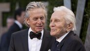 Kirk Douglas com o filho Michael Douglas