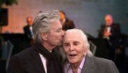 Michael Douglas com o pai, Kirk Douglas