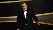 Do discurso emocionado de Joaquin Phoenix à atuação surpresa de Eminem: os pontos altos da noite de Óscares