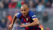 Braithwaite foi contrato em fevereiro, não está inscrito na Europa.