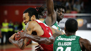 Sporting vence dérbi com o Benfica e é líder isolado da Liga Placard