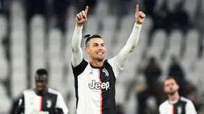 Ronaldo iguala recorde de Trezeguet e já marca há 9 jogos seguidos na Juventus