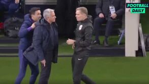 Sterling com entrada 'assassina' sobre Dele Alli e Mourinho reage em bom português: «Para o car****, pá!»