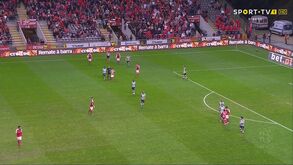 Benfica destaca 'compromisso' de João Mário: testes médicos de manhã e... casamento à tarde