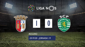 Haaland não larga o futebol: norueguês apanhado na praia a dar toques com grupo de jovens