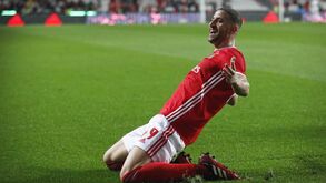 Taarabt estreou-se a marcar pelo Benfica com esta 'bomba'