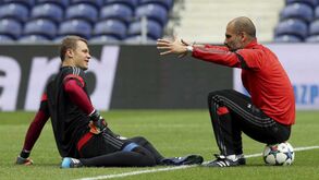 Quando Guardiola quis colocar Neuer a jogar a médio: «Foi difícil dissuadi-lo»