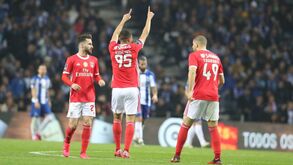 Benfica entra a todo o gás na 2.ª parte: parceria entre Rafa e Vinícius acaba com golo das águias 