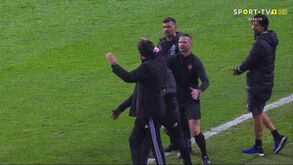 Bruno Lage invade zona técnica do FC Porto e Sérgio Conceição chama-o à razão