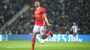 Os jogadores do Benfica um a um: Vinícius esteve sozinho fora de casa