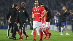 Benfica encontrou óleo no balneário do Dragão para evitar personalização