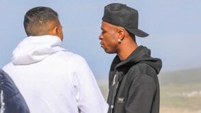 Vinícius Júnior e Rodrygo estiveram no Nazaré Tow Surfing Challenge