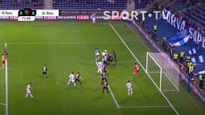 VAR reverte decisão do árbitro e valida o terceiro golo ao FC Porto