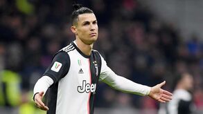 Cristiano Ronaldo não pára de marcar: pontapé acrobático foi-lhe negado por mão e CR7 'vingou-se'