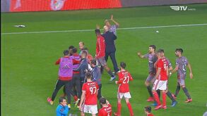 Samaris de cabeça perdida com festejos de Raúl Silva