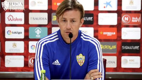 Treinador do Almería lança desafio: «Mostrem uma foto minha numa discoteca e eu demito-me!»