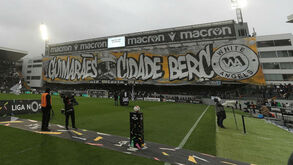 Claque do V. Guimarães: «Seremos preto e branco, sempre! Nunca seremos Marega e Conceição»