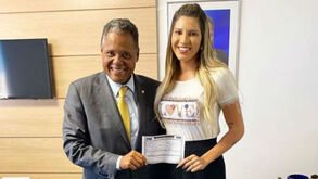Ex-mulher de guarda-redes brasileiro na política para 
