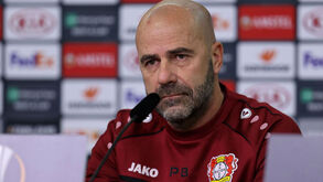 Treinador do Bayer Leverkusen diz que Tapsoba contou os 