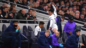 Mourinho tirou Dele Alli e Gedson viu de bem perto a fúria do médio do Tottenham