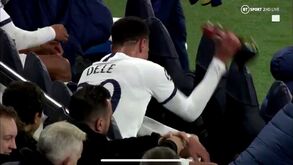 Mourinho tirou Dele Alli, médio não gostou e reagiu assim