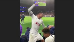 A fúria de Dele Alli vista da bancada: até Gedson terá ficado surpreendido