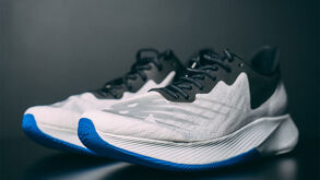 New Balance FuelCell TC: placa de fibra de carbono como estrela