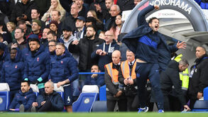Lampard gritava, saltava e gesticulava, mas Mourinho só fazia... isto