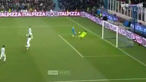 Cristiano Ronaldo apontou golo recheado de classe mas o árbitro anulou o lance