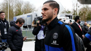Fúria de Icardi no PSG: da frustração por ficar no banco às cadeiras a voar no balneário