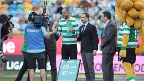 Tarde especial para Madjer: da homenagem ao pontapé de saída no Sporting-Boavista