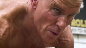 8 horas, 15 minutos e 15 segundos: o novo recorde mundial na posição de prancha