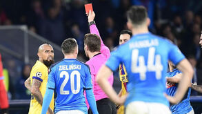 Arturo Vidal deixa mensagem após agravar 'crise' no Barcelona