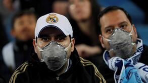 Adeptos 'protegidos' contra o coronavírus em Madrid e Lyon