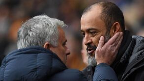 Mourinho elogia Espírito Santo e dá 'bicada' a Wolverhampton: «Tem condições para um projeto maior»