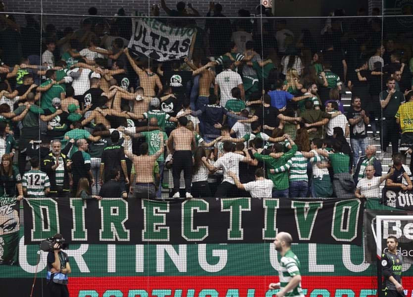 44 pontos de diferença: Benfica dá lição ao Sporting no Pavilhão João Rocha  e fica a uma vitória do título - Basquetebol - Jornal Record