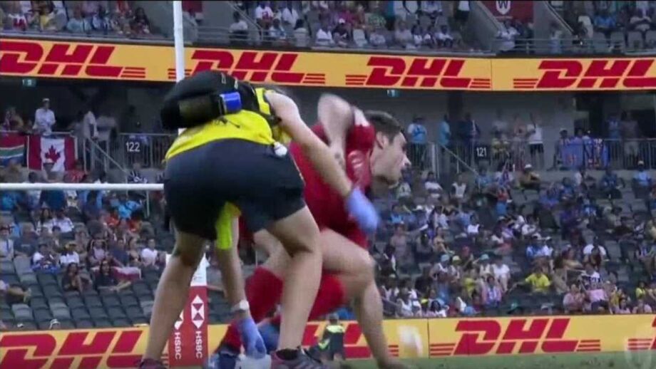 Momento insólito aconteceu durante uma partida entre Espanha e Japão em râguebi de sete