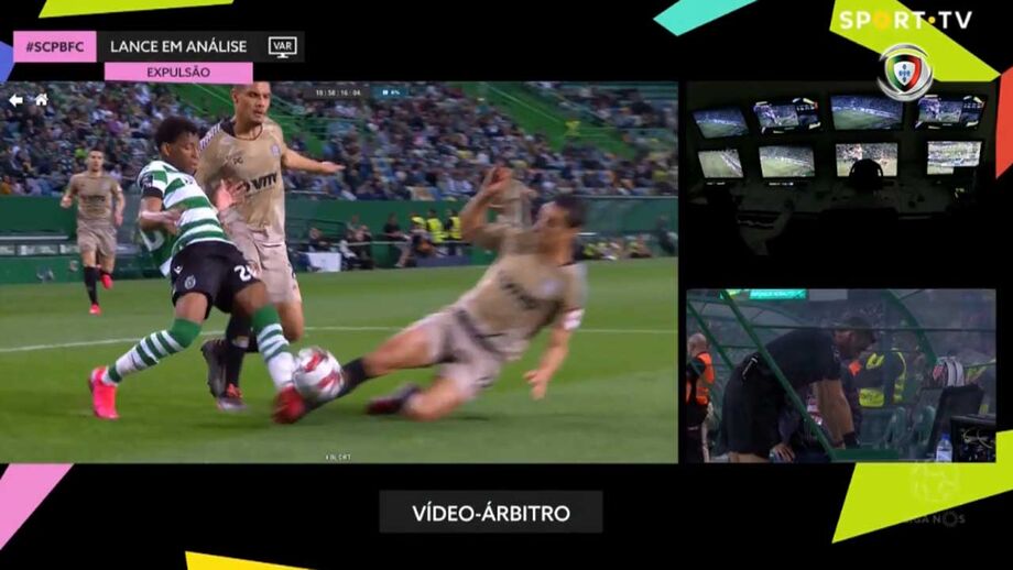 Momento registado das bancadas que rapidamente se tornou viral nas redes sociais