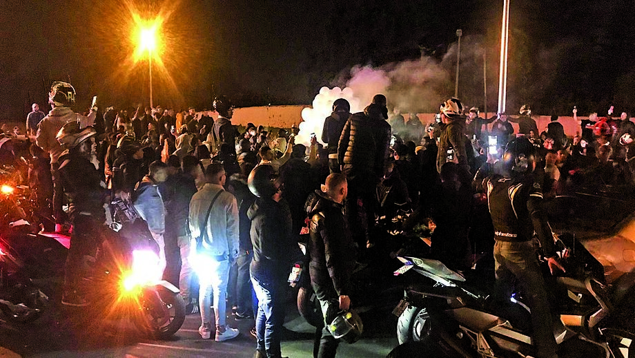 Cerca de 500 pessoas cortaram a Segunda Circular, em Lisboa, em homenagem aos três mortos do acidente de sexta-feira