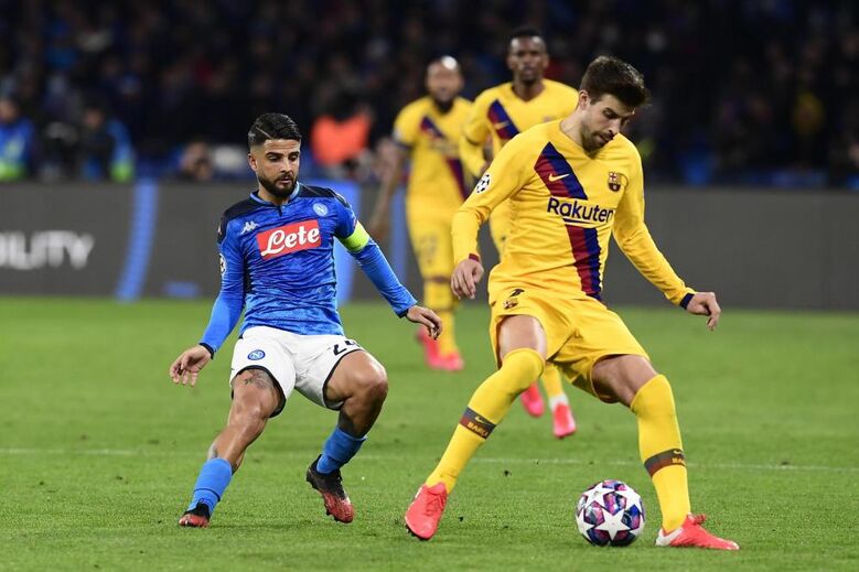 Piqué saiu lesionado do Nápoles-Barcelona, da Liga dos Campeões