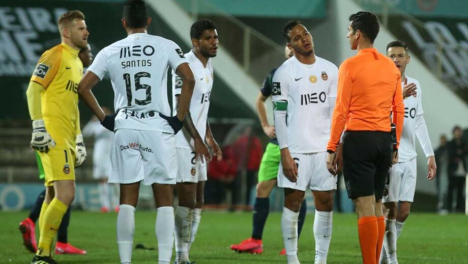 Fábio Veríssimo assume erro no jogo com o Sporting e pediu desculpa