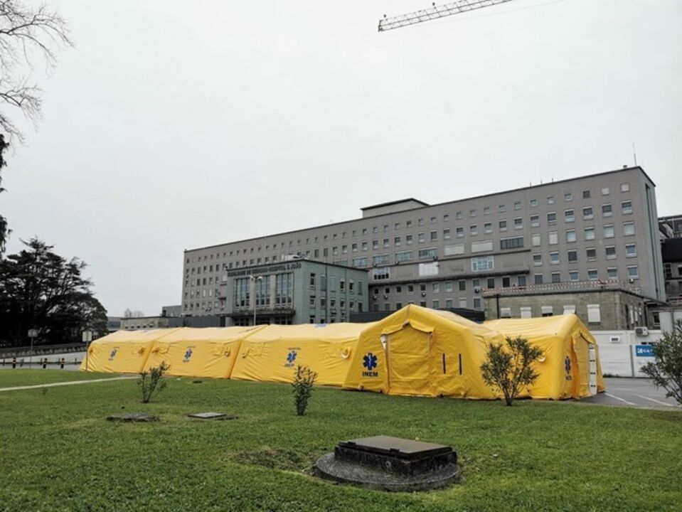 tendas do INEM instaladas no Hospital São João hospital campanha