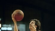 28.º - Pete Maravich (basquetebol)