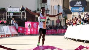 Kenenisa Bekele arrasa recorde da Meia Maratona de Londres