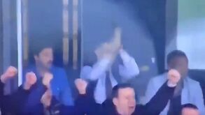 A reação de Cristiano Ronaldo ao golo de Vinícius Jr no Real Madrid-Barcelona