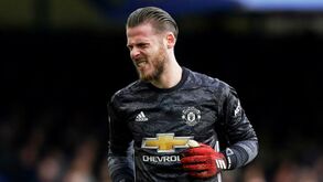 Bizarro é pouco: asneira de De Gea vale golo insólito do Everton 