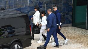 Cristiano Ronaldo já está na Madeira para acompanhar a situação clínica da mãe
