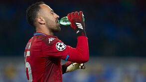 Nápoles aconselha jogadores a não partilharem garrafas de água e toalhas com colegas